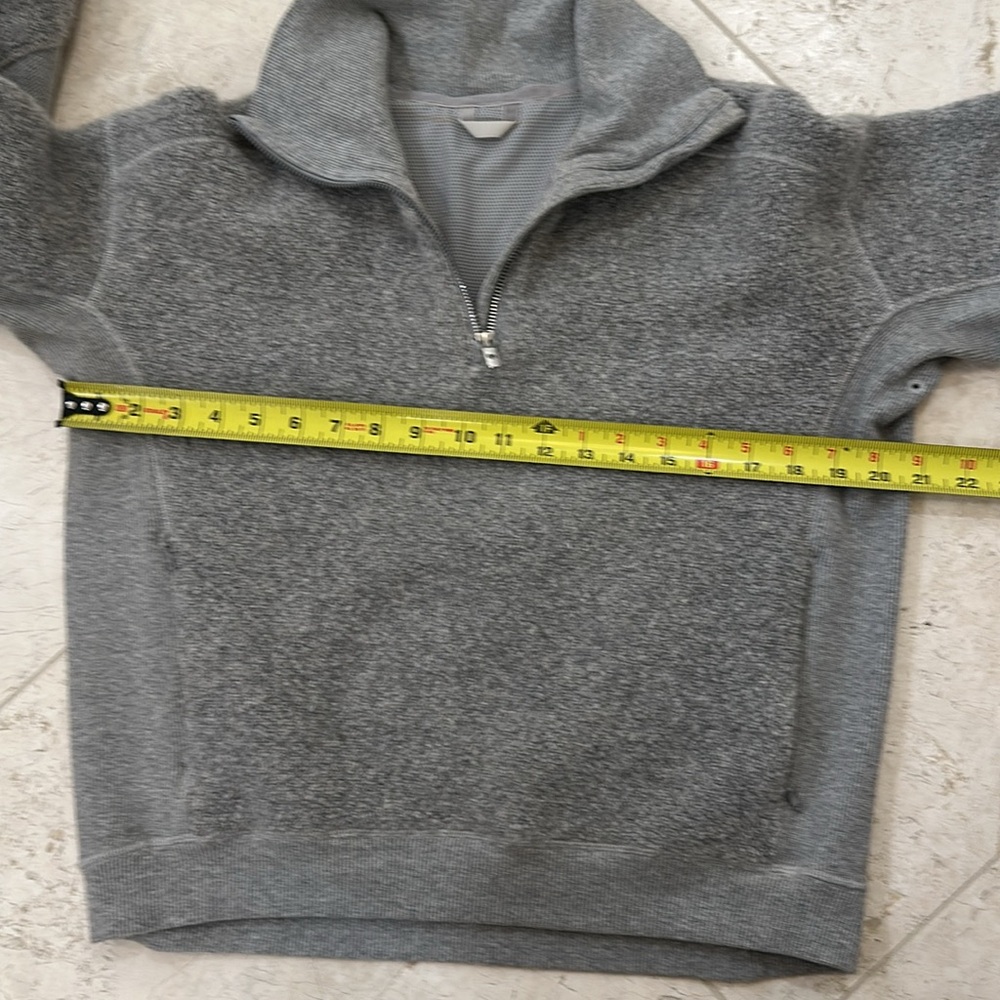 lululemon sherpa quarter zip sweatshirt. boxy fit. gray. size 4. EUC - Picture 3 of 5